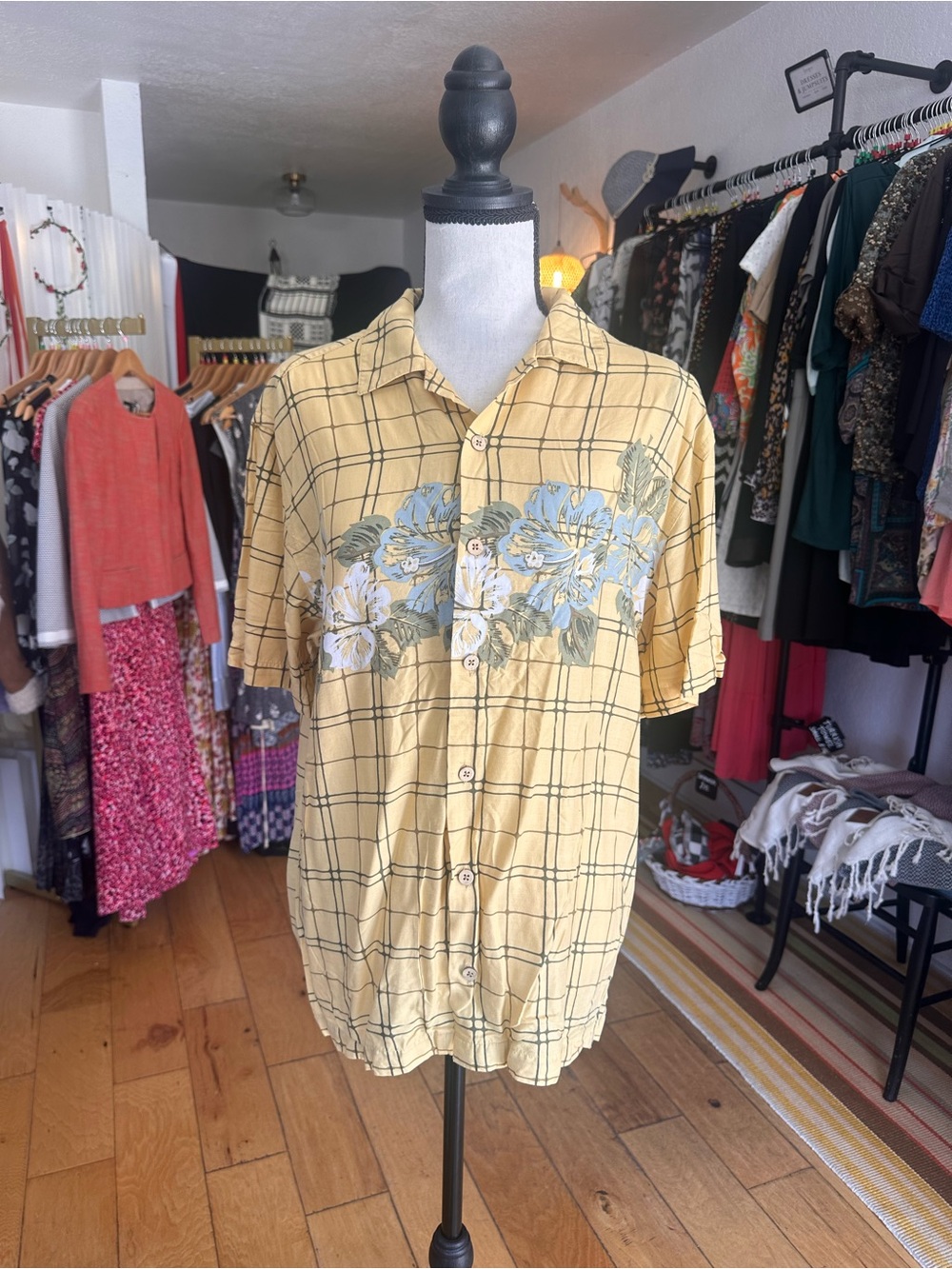 Munsingwear – Yellow Plaid Hibiscus Shirt